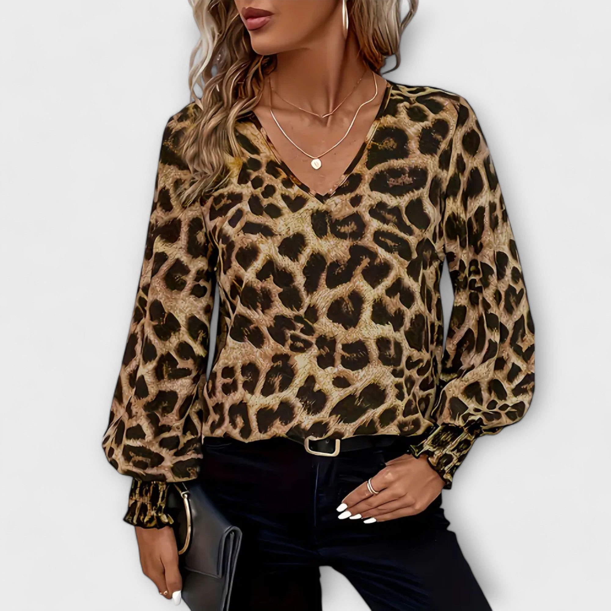 Blusa de Leopardo Elegante y Audaz