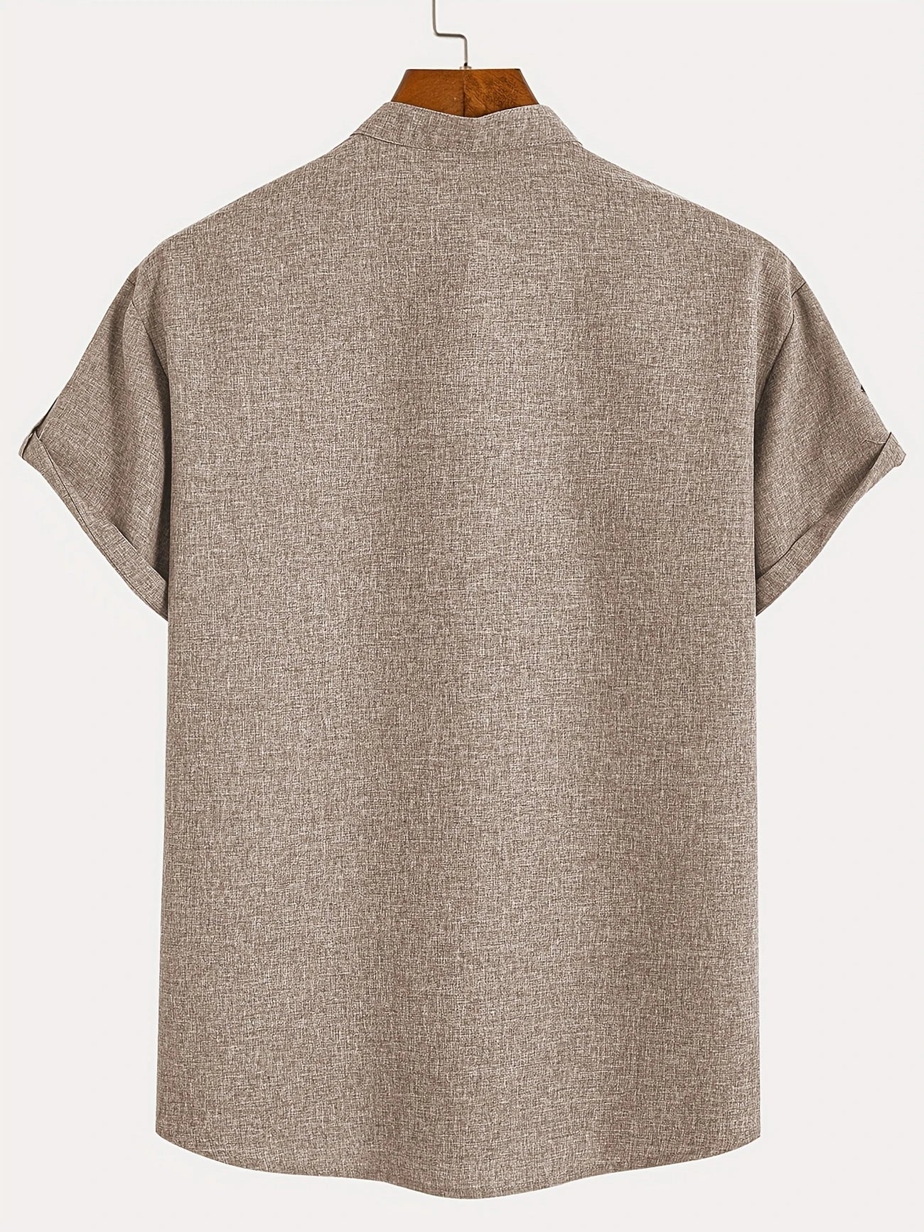Camisa elegante de manga corta con cuello alto