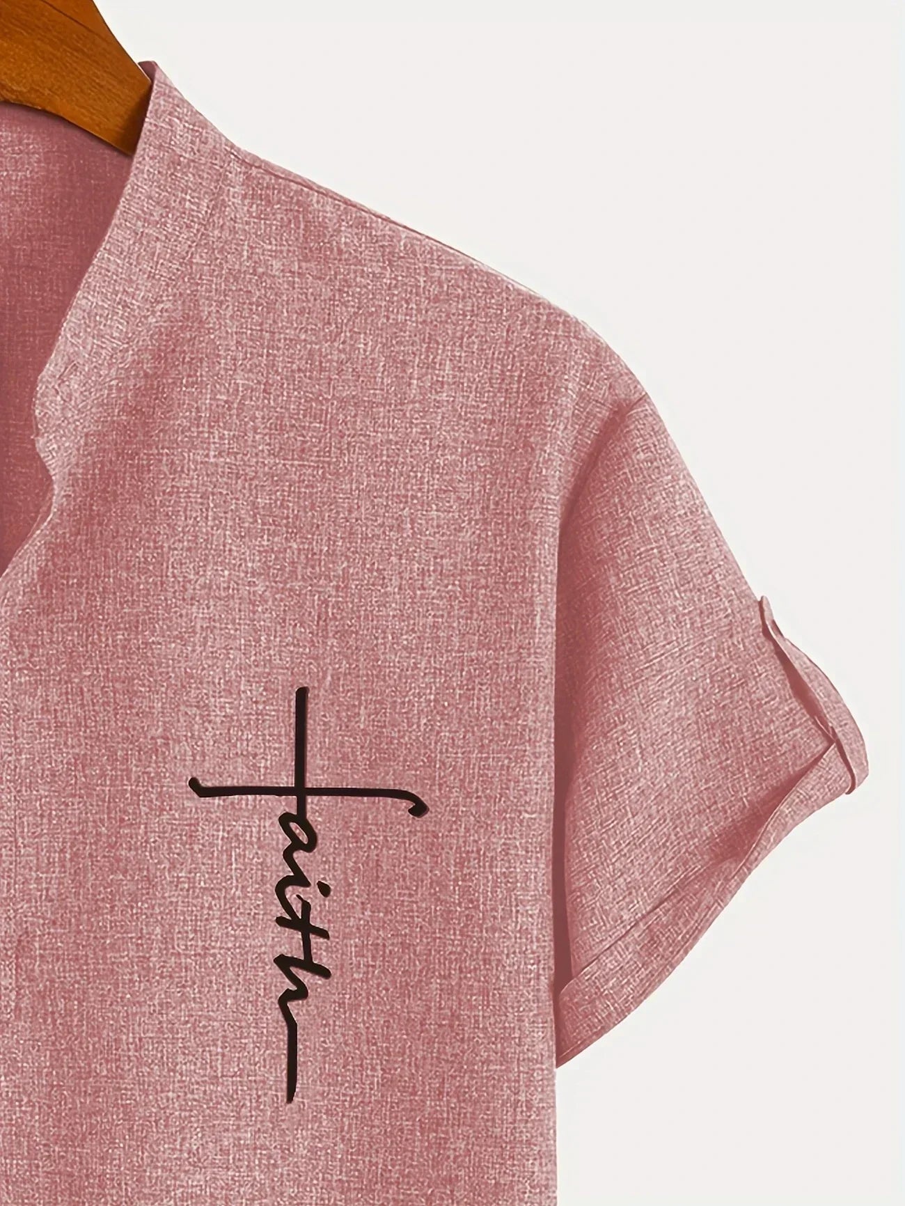 Camisa elegante de manga corta con cuello alto