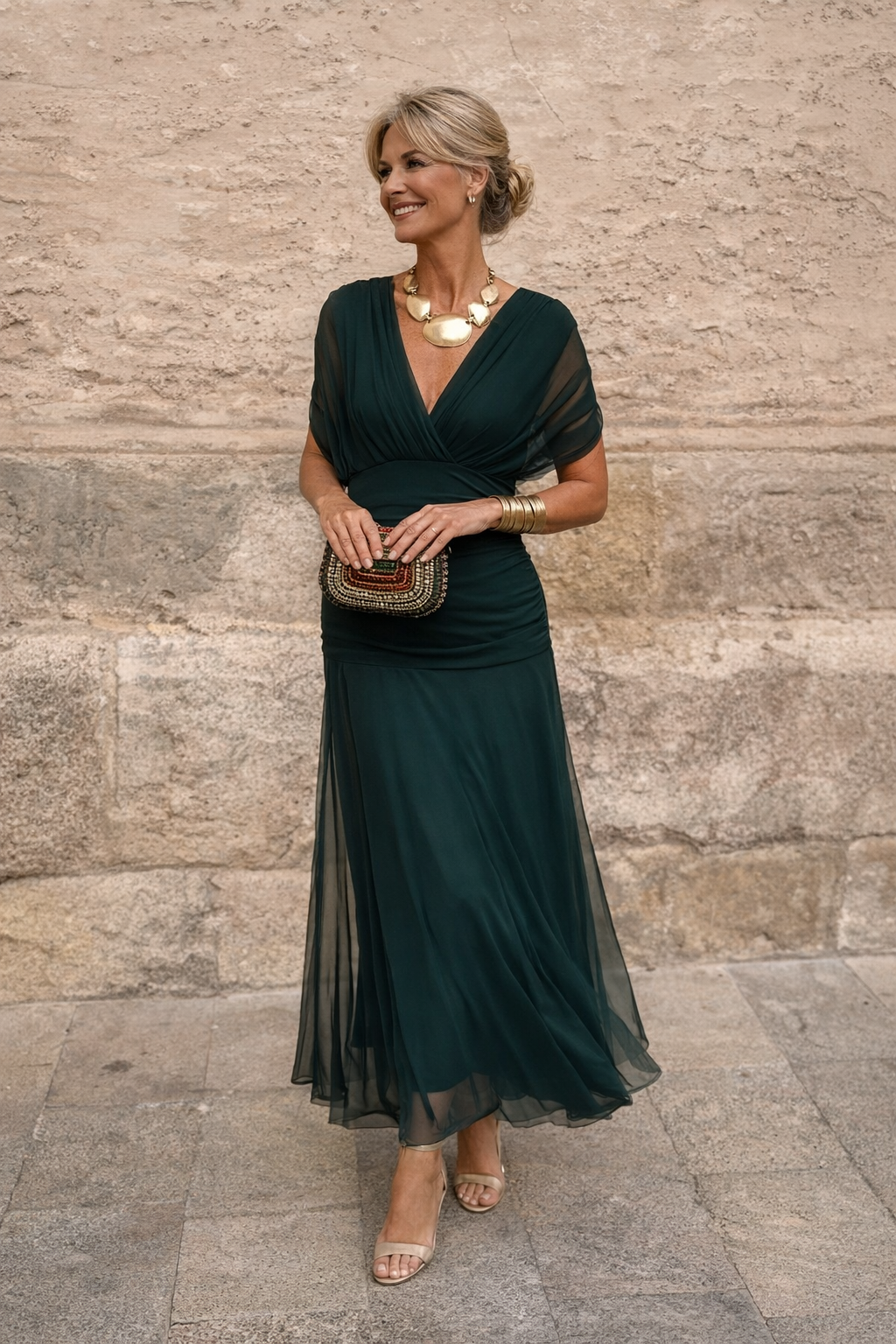 Elegante vestido largo con cuello en V