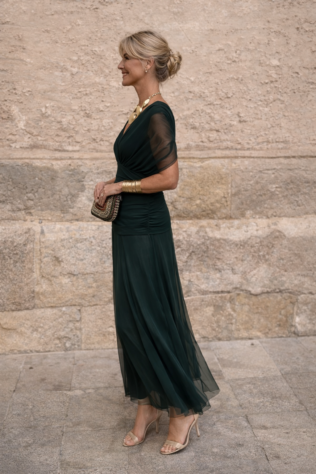Elegante vestido largo con cuello en V