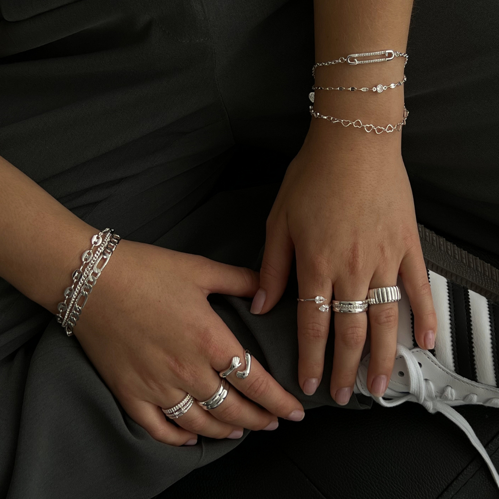 Elegantes Anillos Huggie