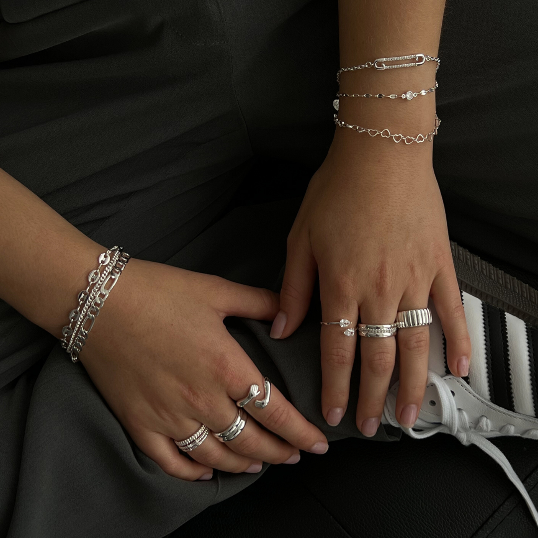Elegantes Anillos Huggie