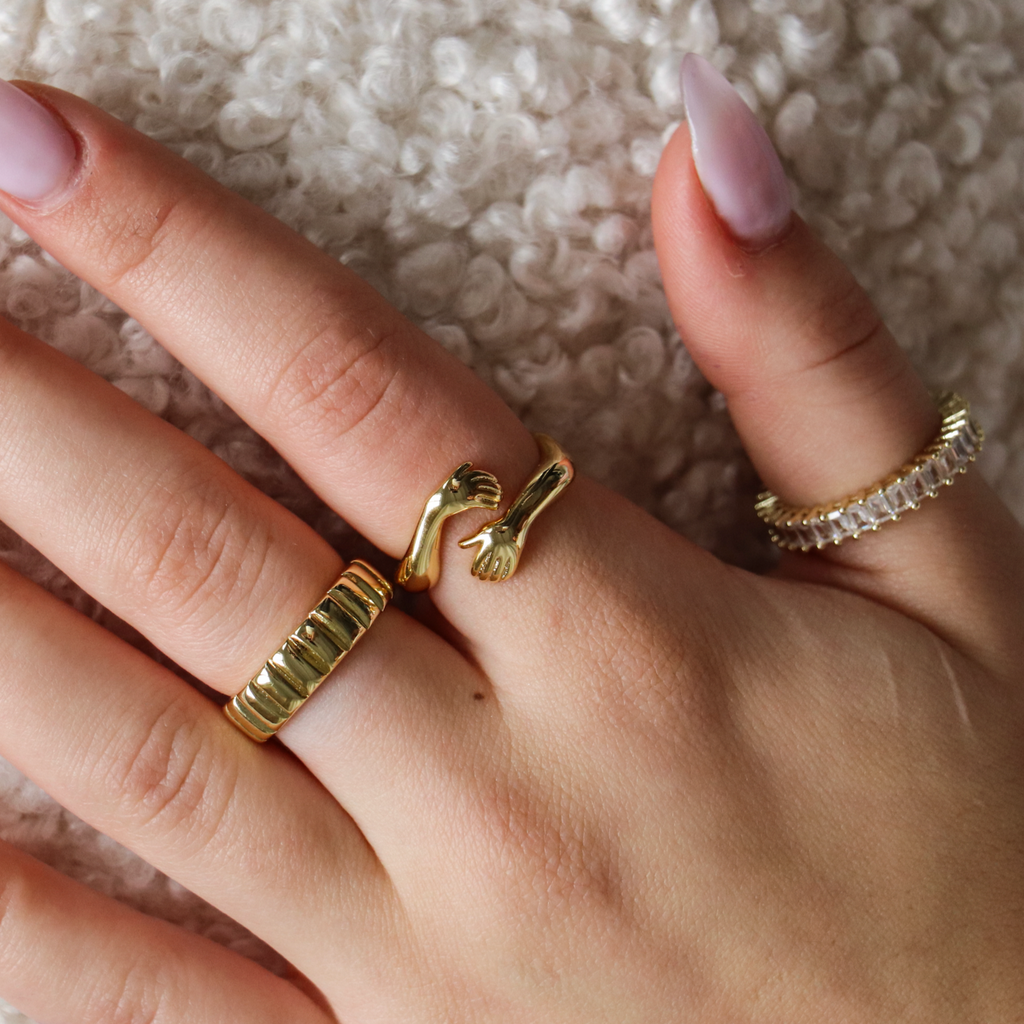 Elegantes Anillos Huggie