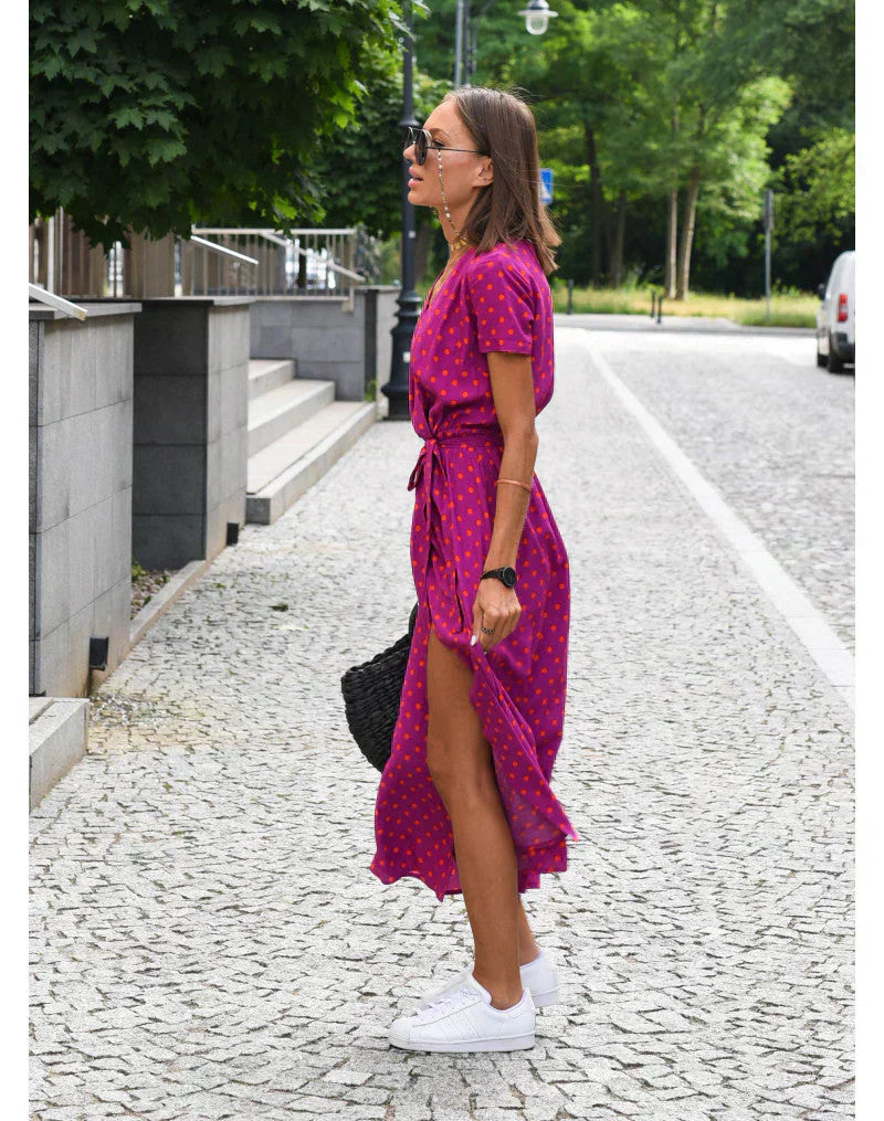 Elegante vestido con cuello en V y una silueta muy favorecedora