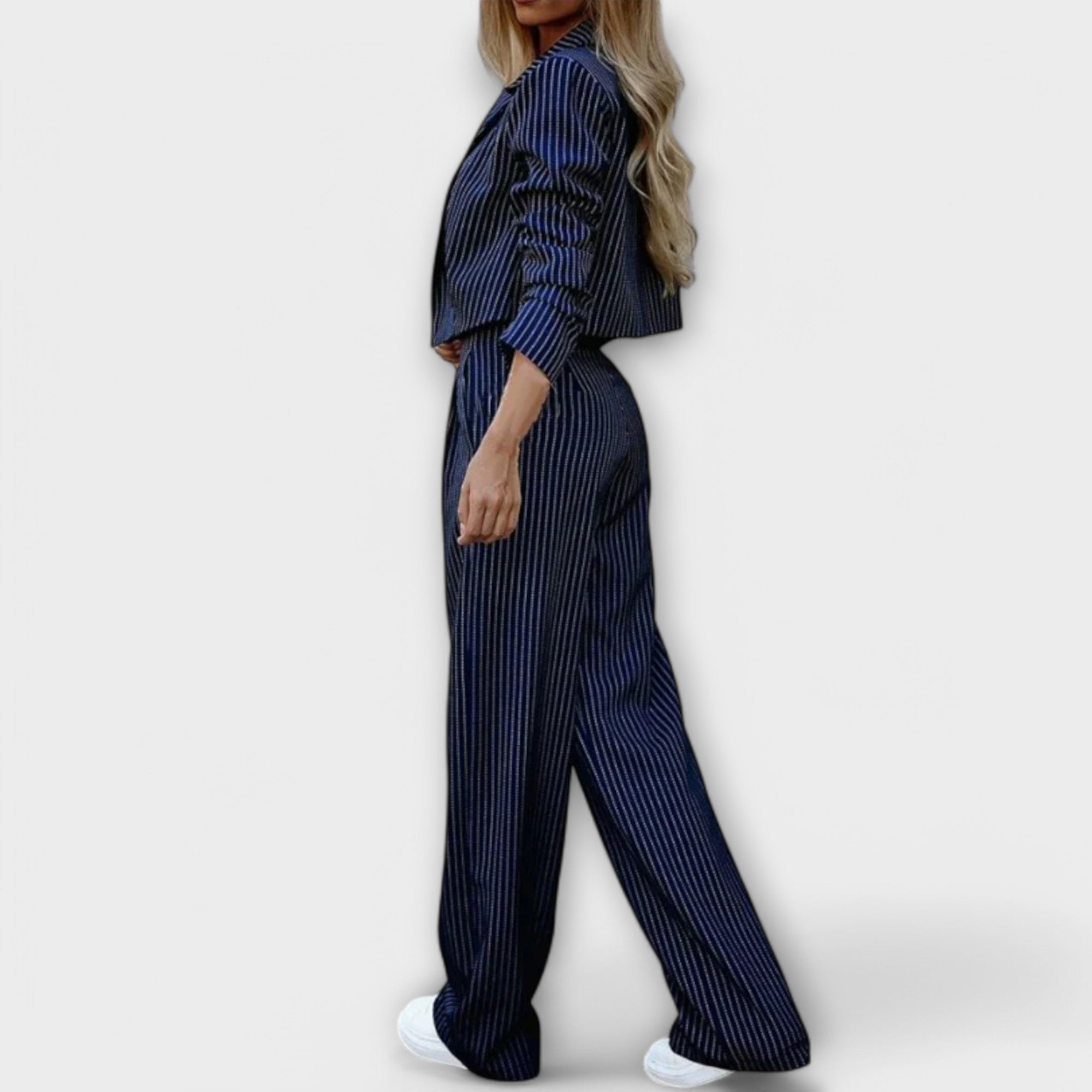 Traje de rayas para dama