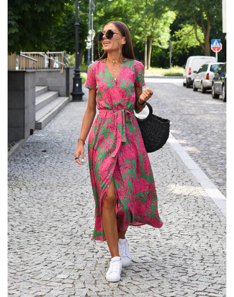 Elegante vestido con cuello en V y una silueta muy favorecedora