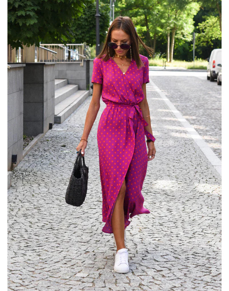 Elegante vestido con cuello en V y una silueta muy favorecedora
