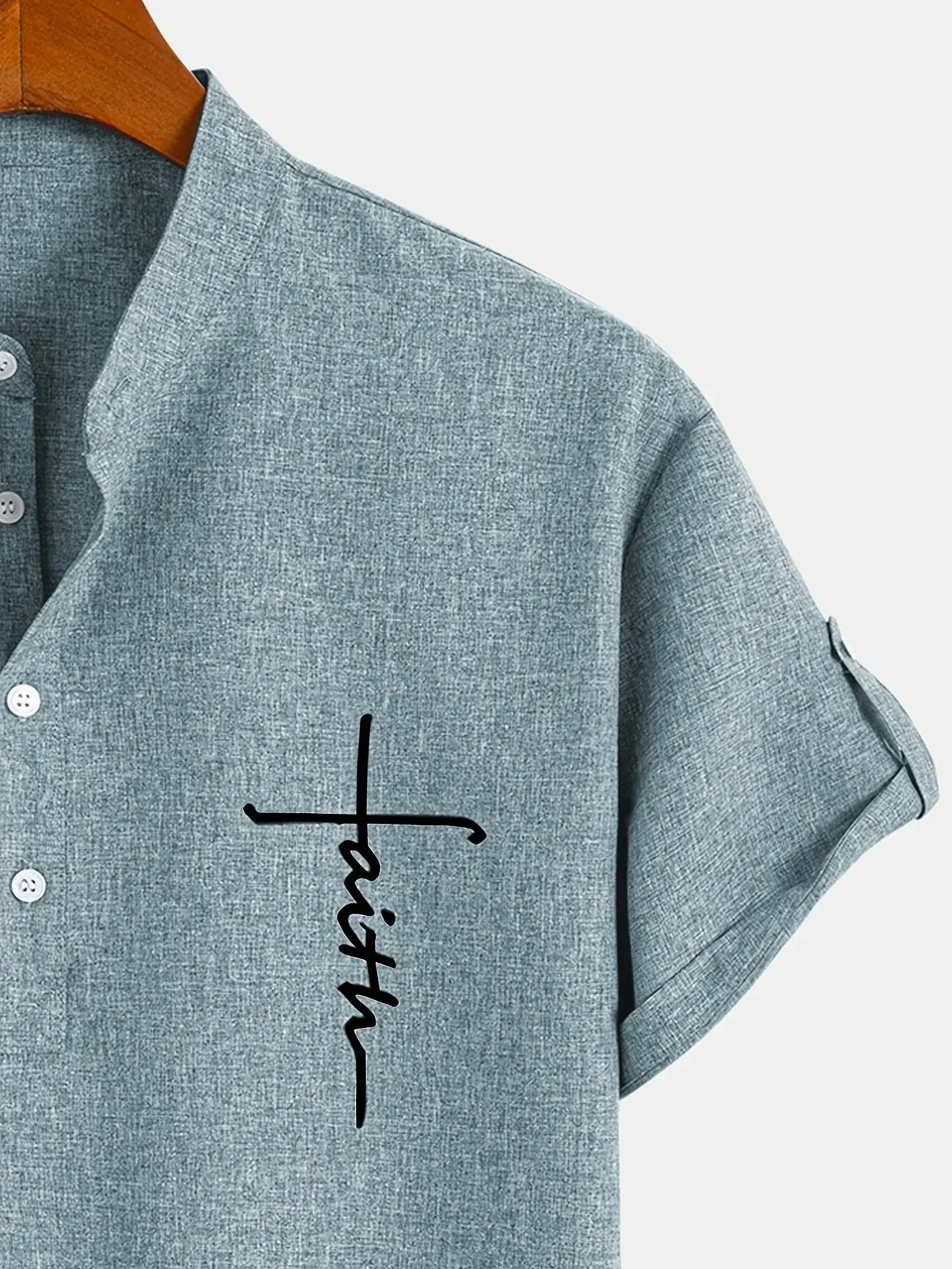 Camisa elegante de manga corta con cuello alto