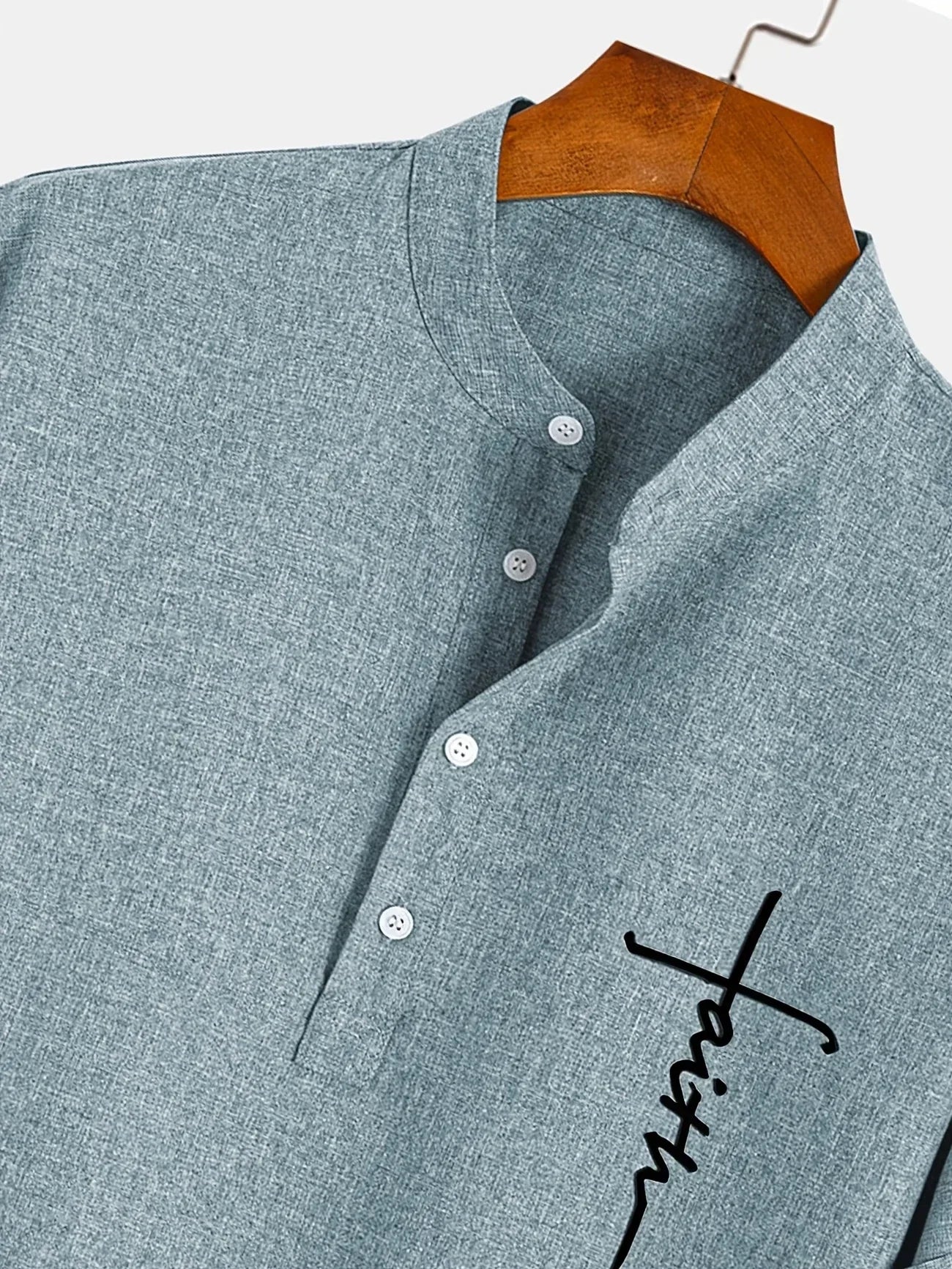 Camisa elegante de manga corta con cuello alto