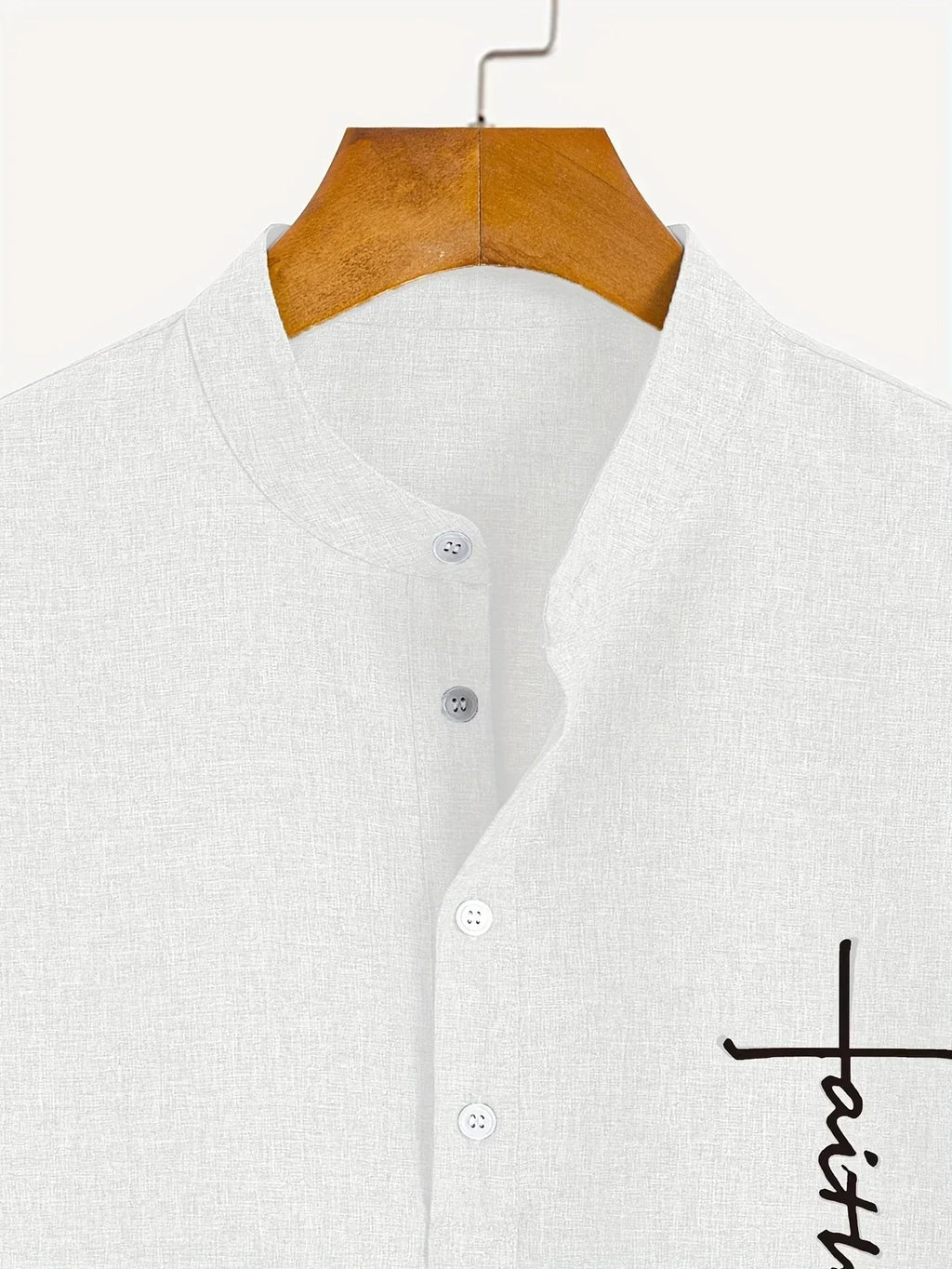 Camisa elegante de manga corta con cuello alto