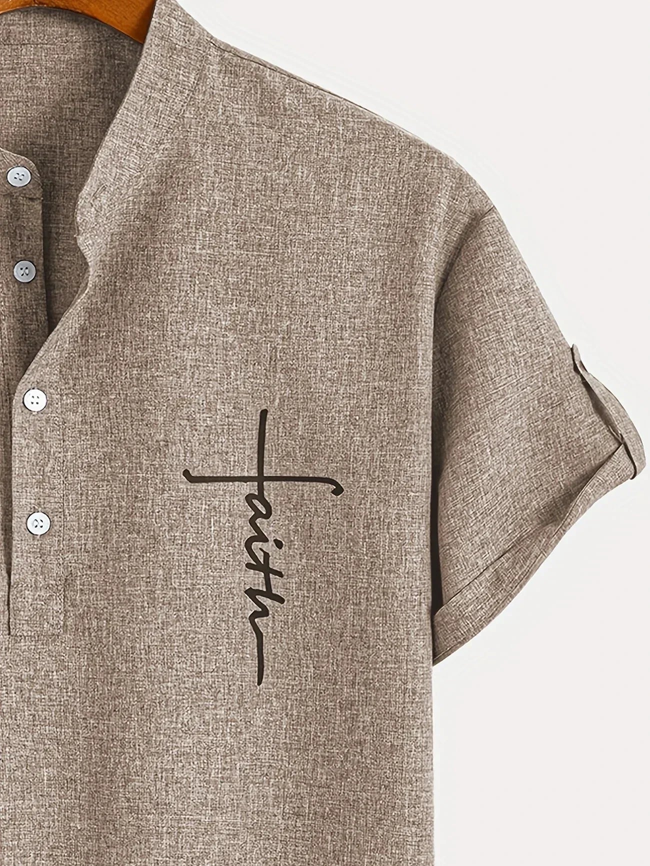 Camisa elegante de manga corta con cuello alto