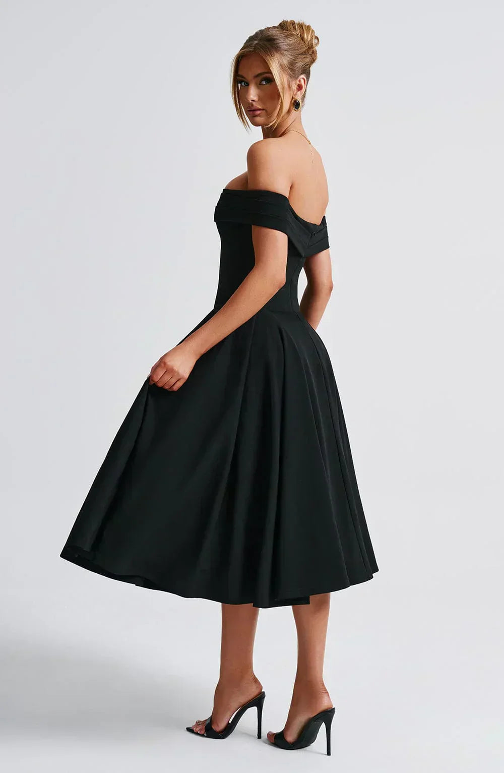 Elegante Vestido Midi Alexander Saint