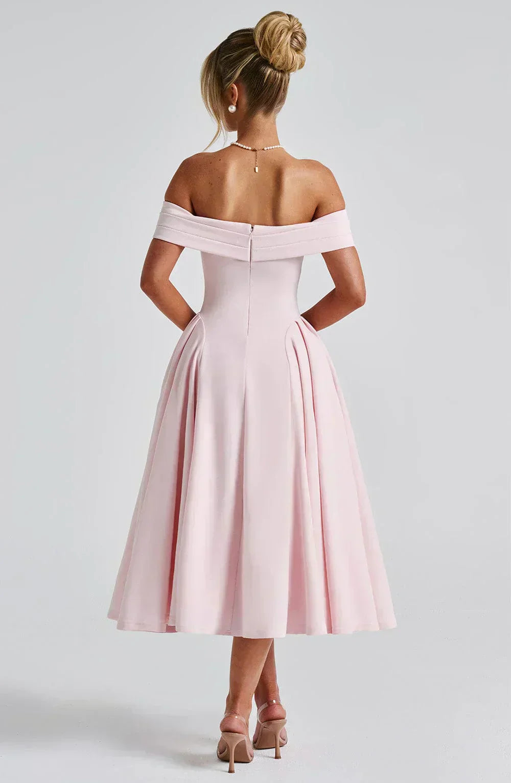 Elegante Vestido Midi Alexander Saint