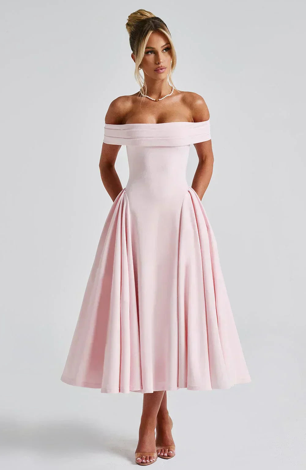 Elegante Vestido Midi Alexander Saint
