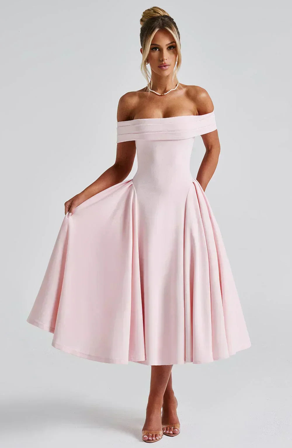 Elegante Vestido Midi Alexander Saint