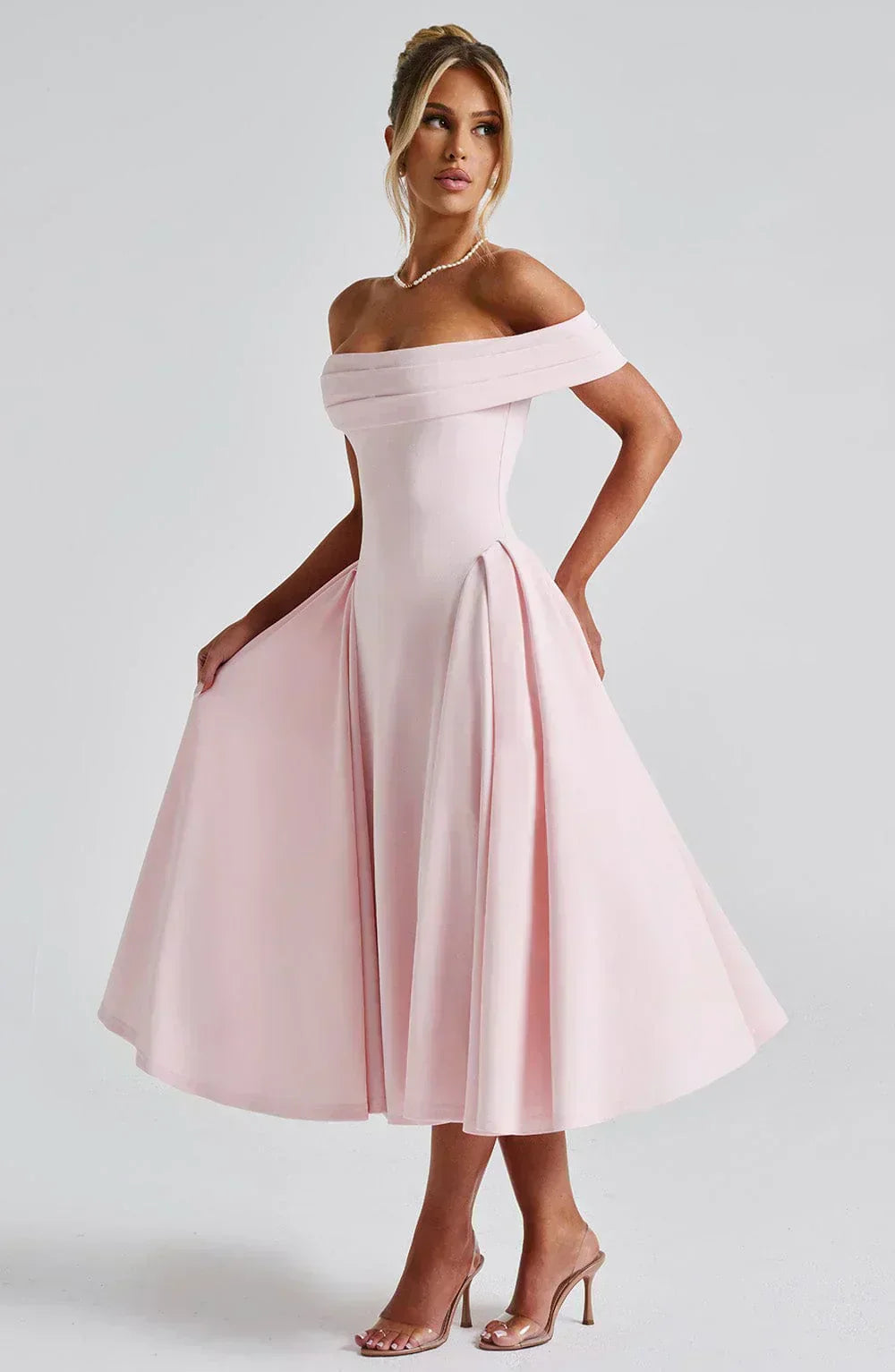Elegante Vestido Midi Alexander Saint
