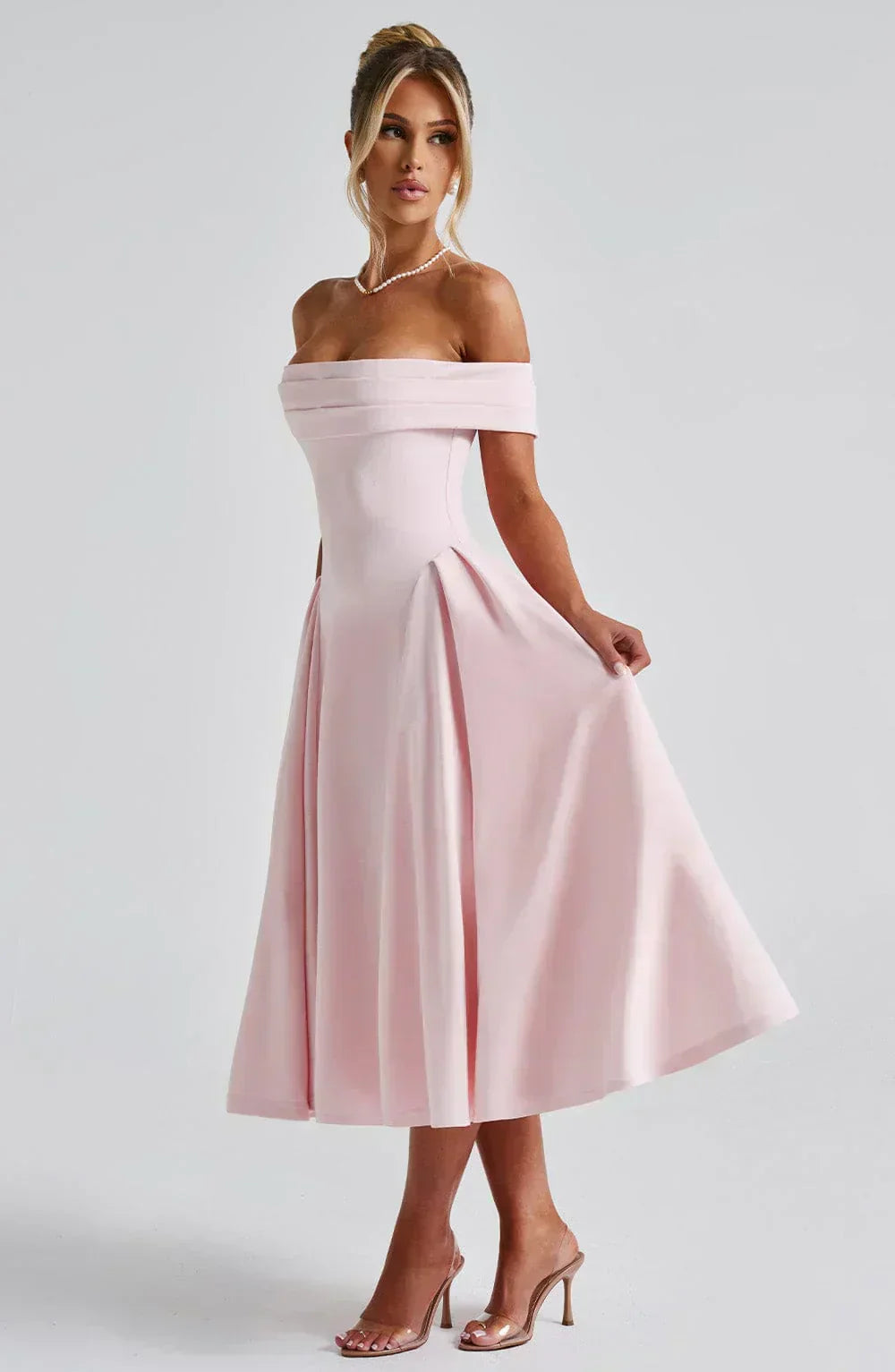 Elegante Vestido Midi Alexander Saint