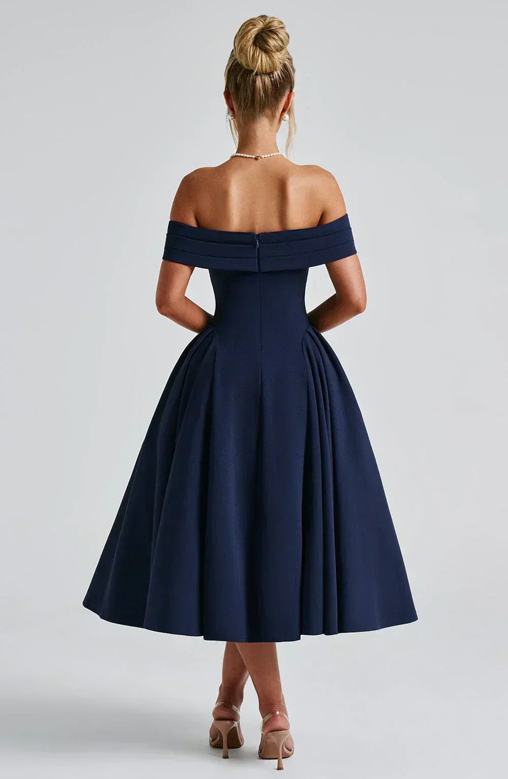 Elegante Vestido Midi Alexander Saint