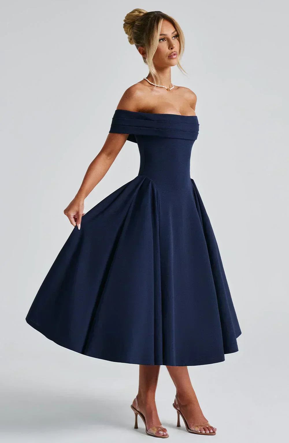 Elegante Vestido Midi Alexander Saint