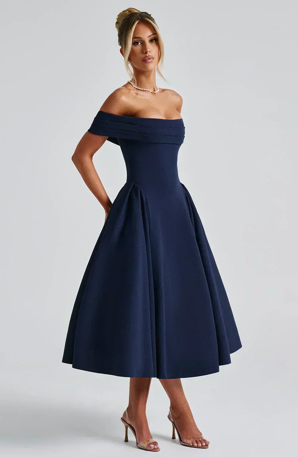 Elegante Vestido Midi Alexander Saint